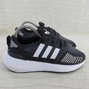 Adidas Womens Swift Run 22 Black Gray White Running Shoes Sneaker GV7971 Sz 5.5
